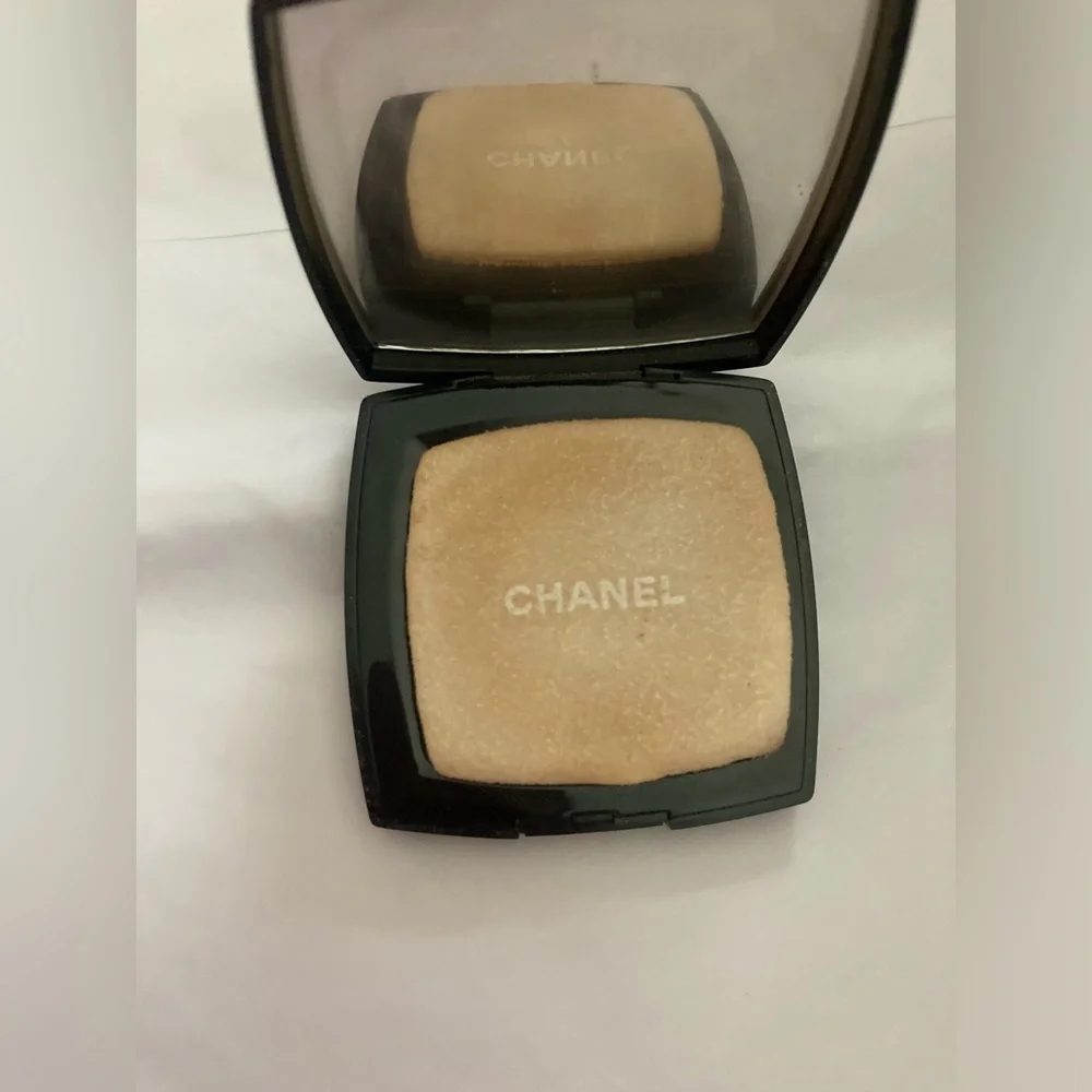 CHANEL Natural Finish Pressed Powder USED Vanille Translucent Sun Compact USED
